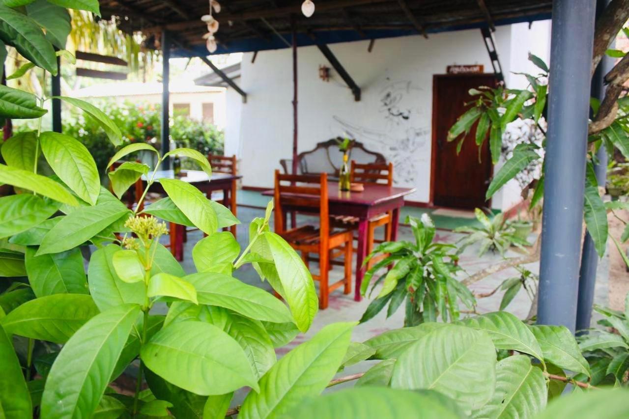 Sunrise Guest House & Restaurant Tangalle Eksteriør billede